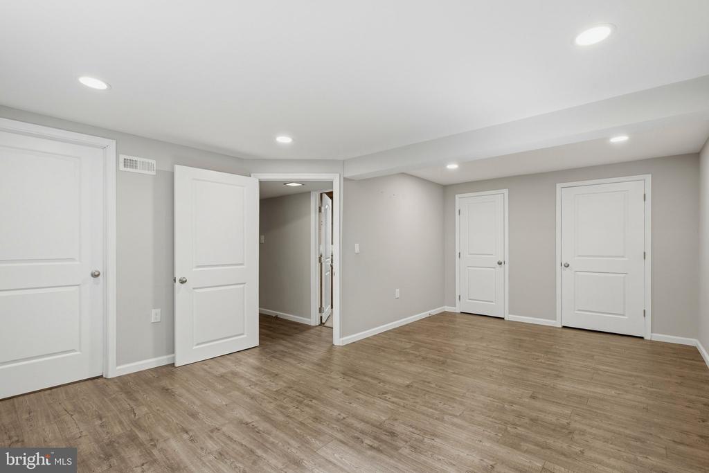 8827 LAFAYETTE DRIVE