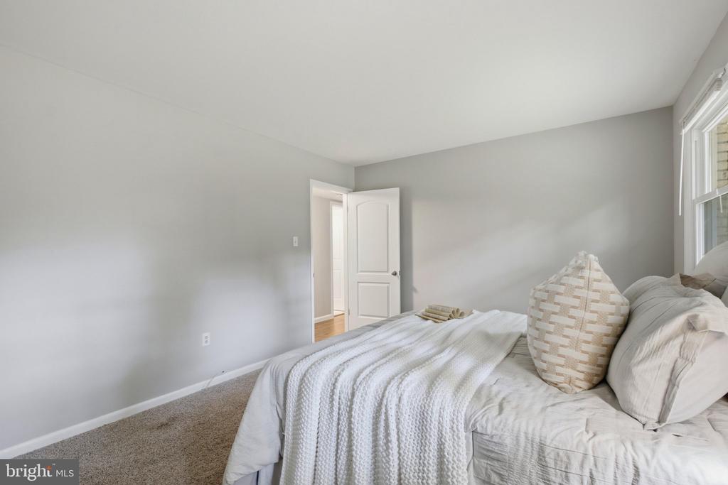 8827 LAFAYETTE DRIVE