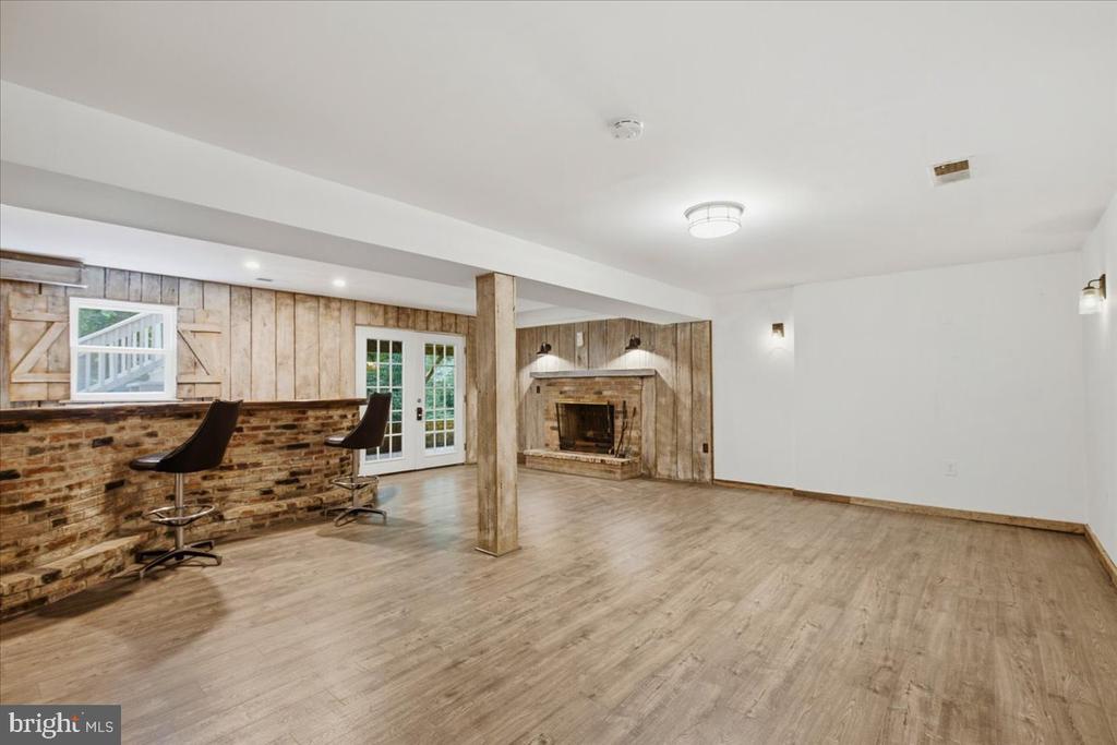 8827 LAFAYETTE DRIVE