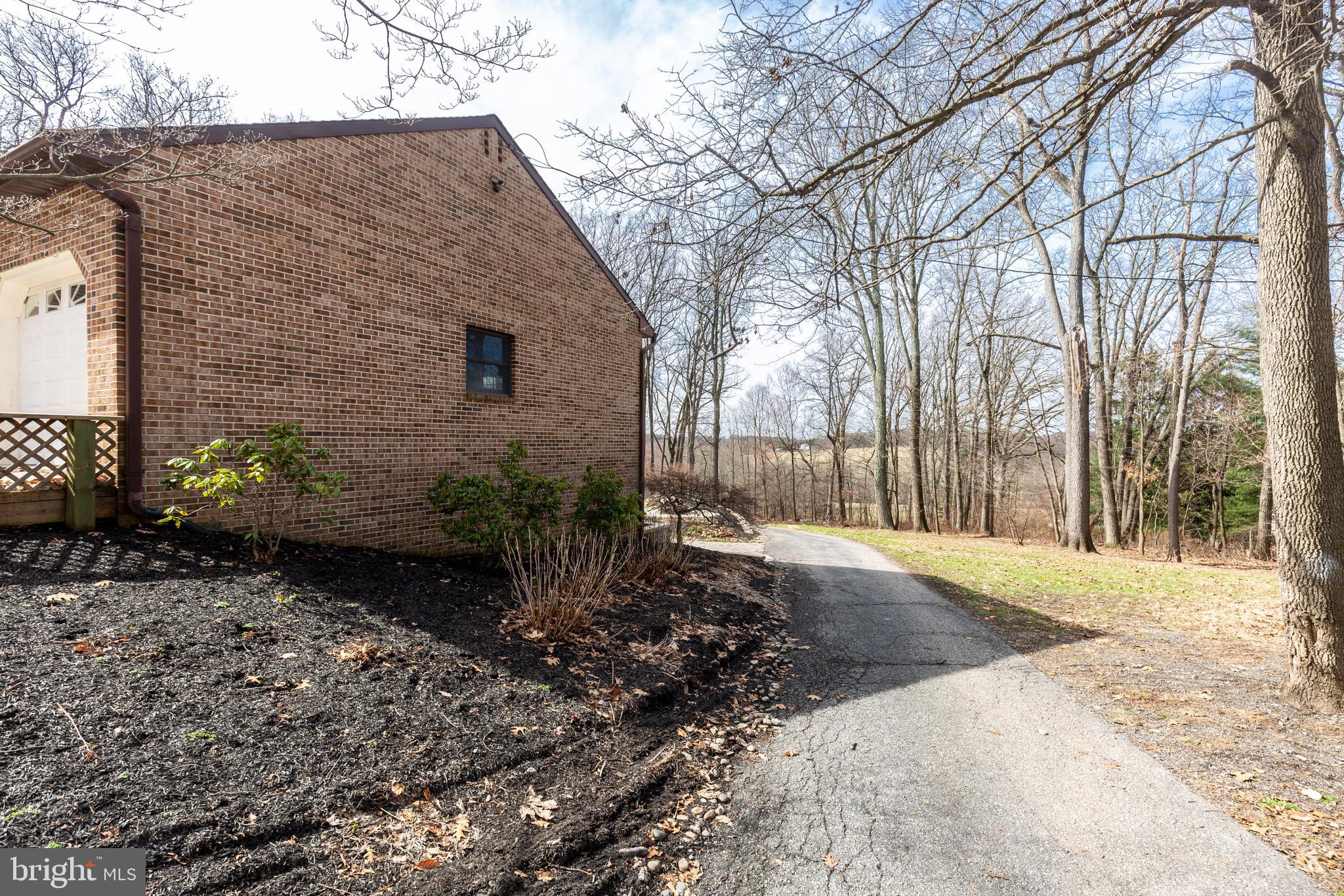1061 HOOK ROAD