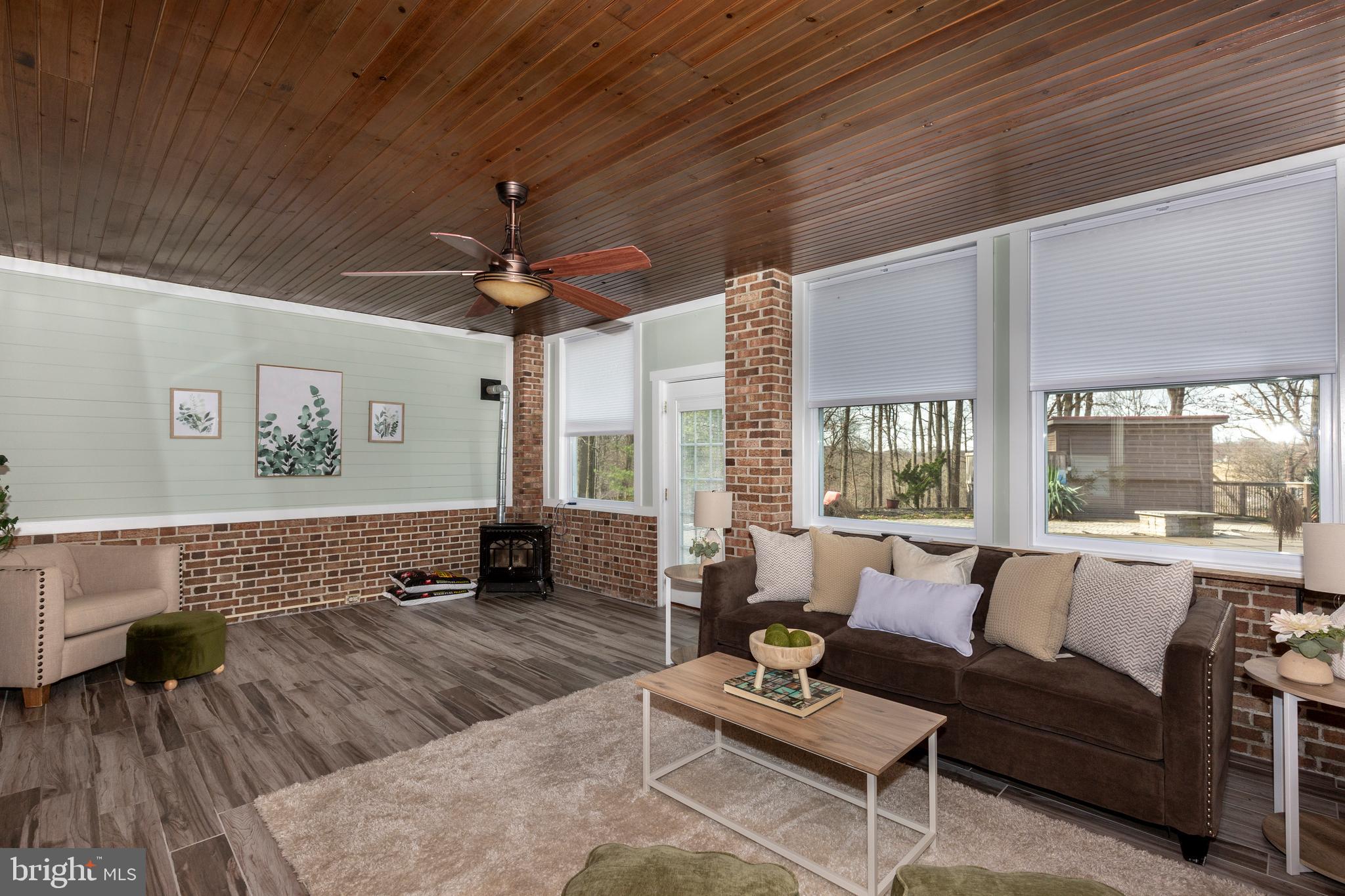 1061 HOOK ROAD