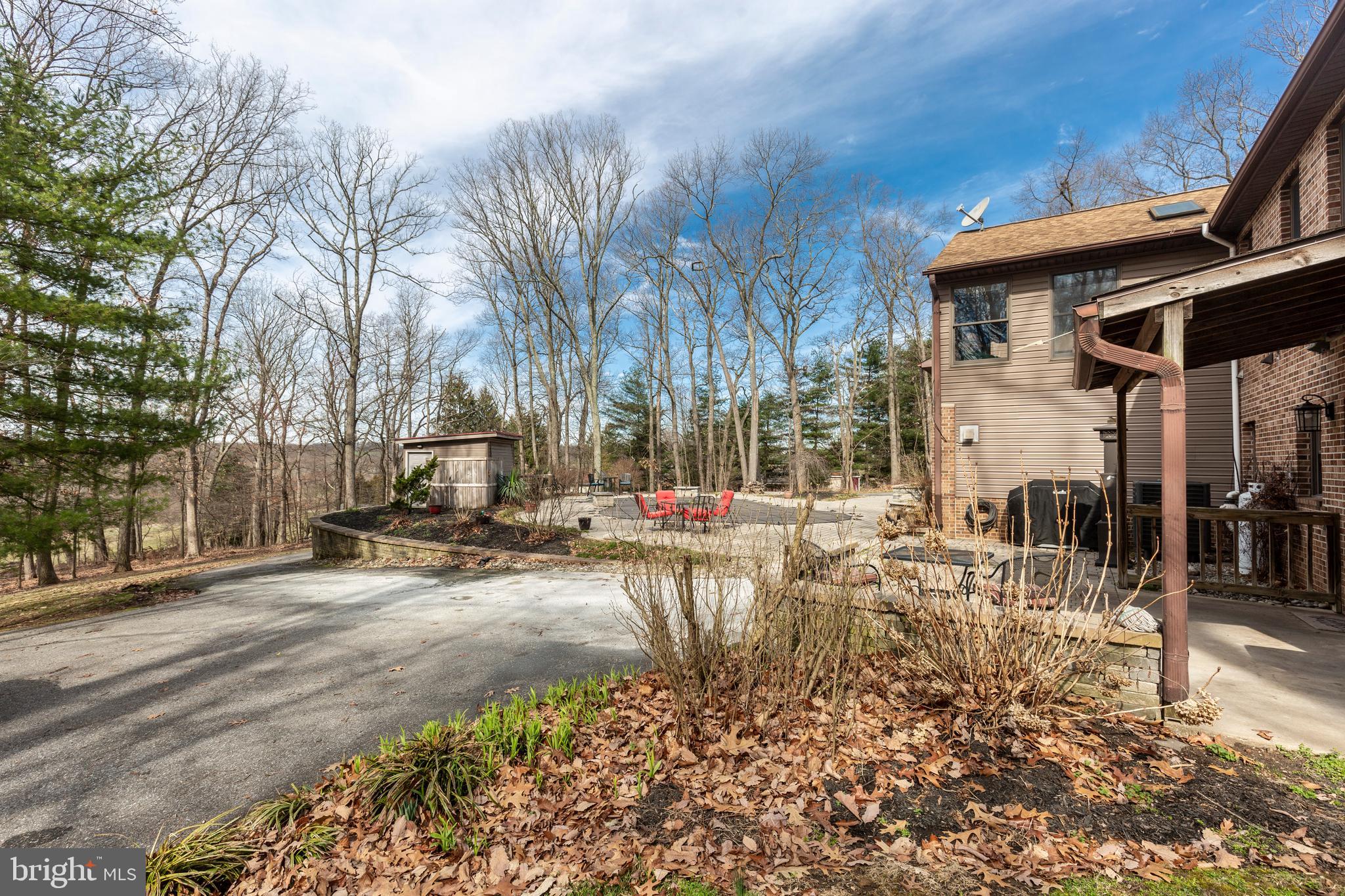 1061 HOOK ROAD
