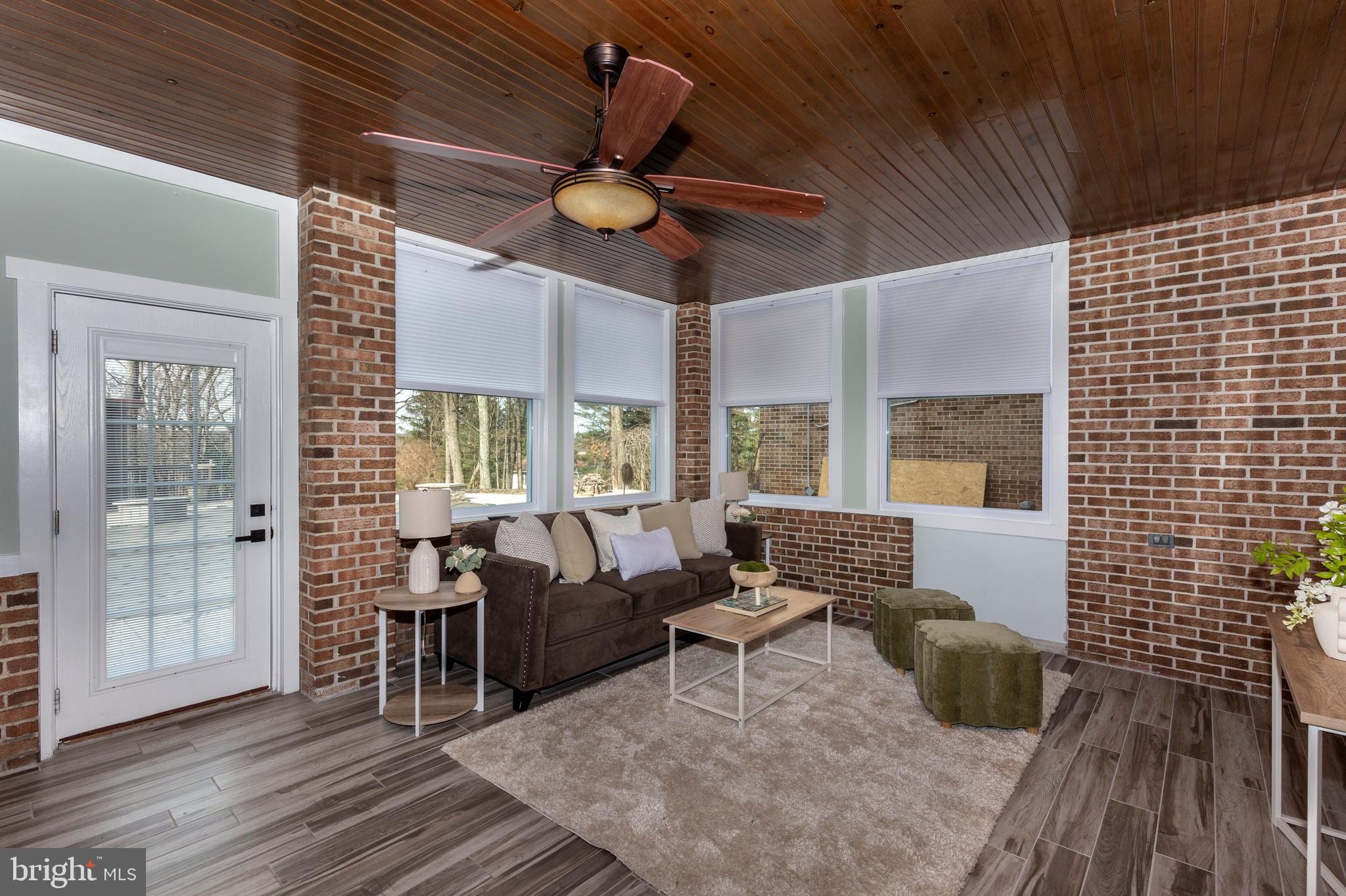 1061 HOOK ROAD