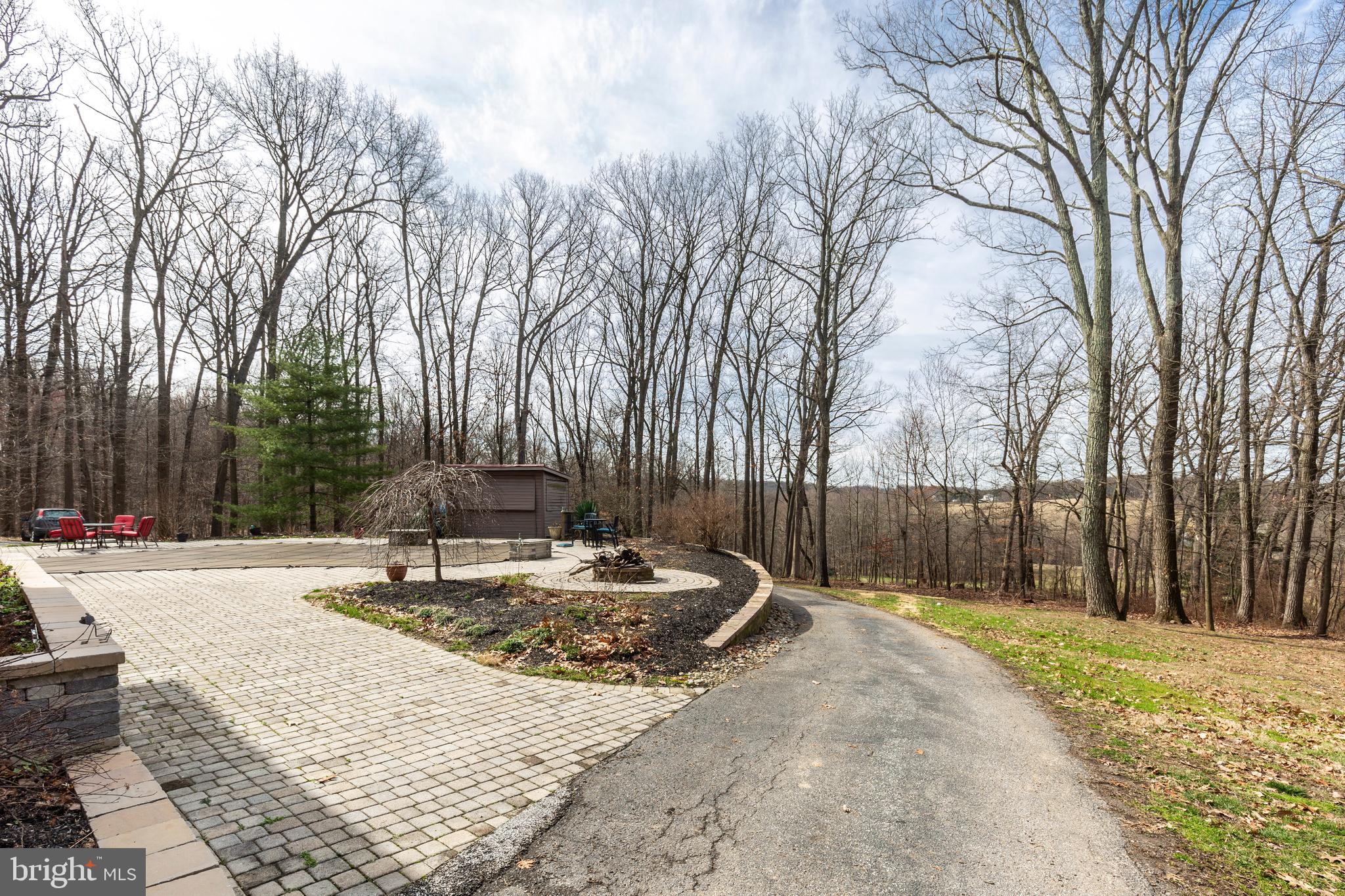 1061 HOOK ROAD