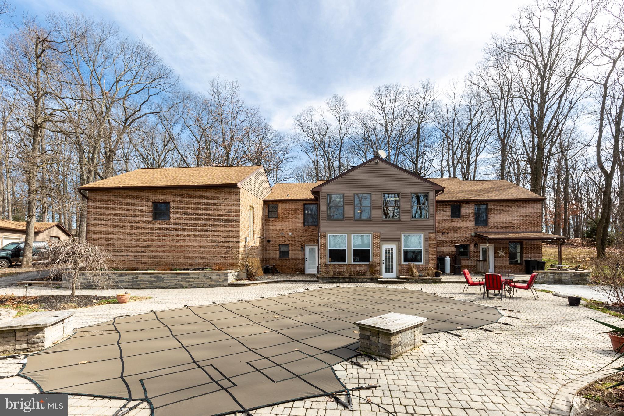 1061 HOOK ROAD