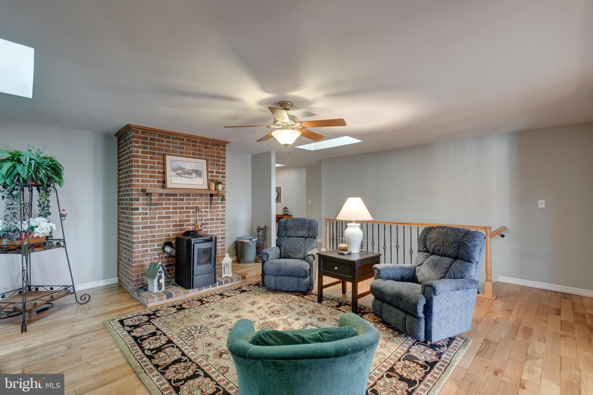 1061 HOOK ROAD
