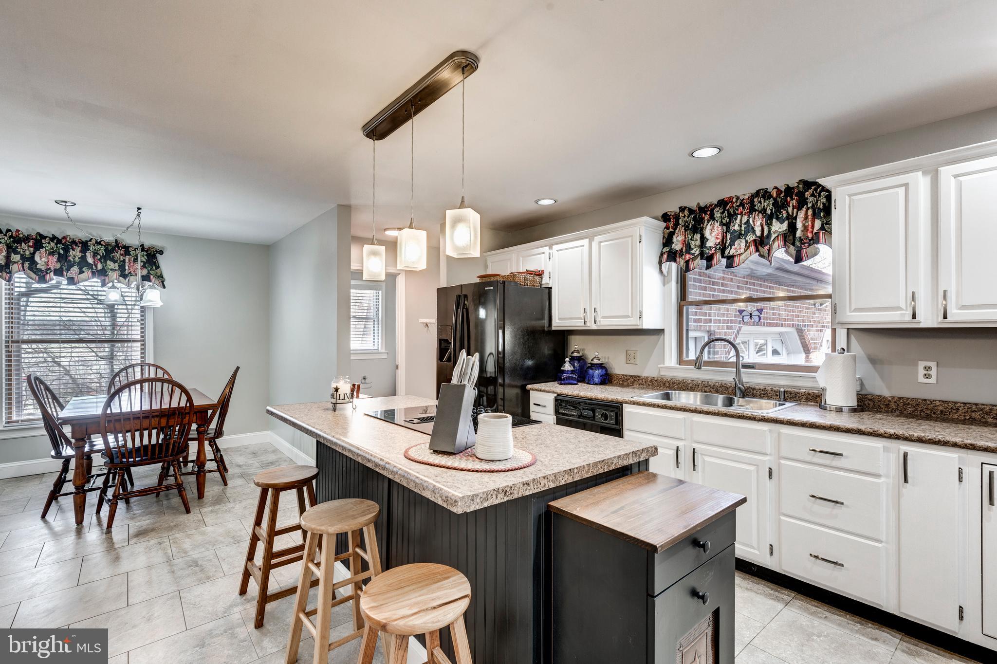 1061 HOOK ROAD