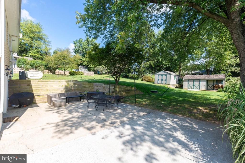 2404 SHAWNEE DRIVE