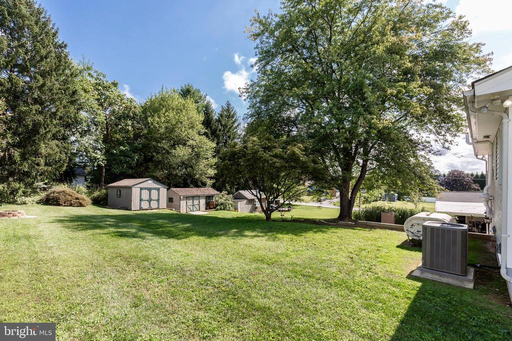 2404 SHAWNEE DRIVE