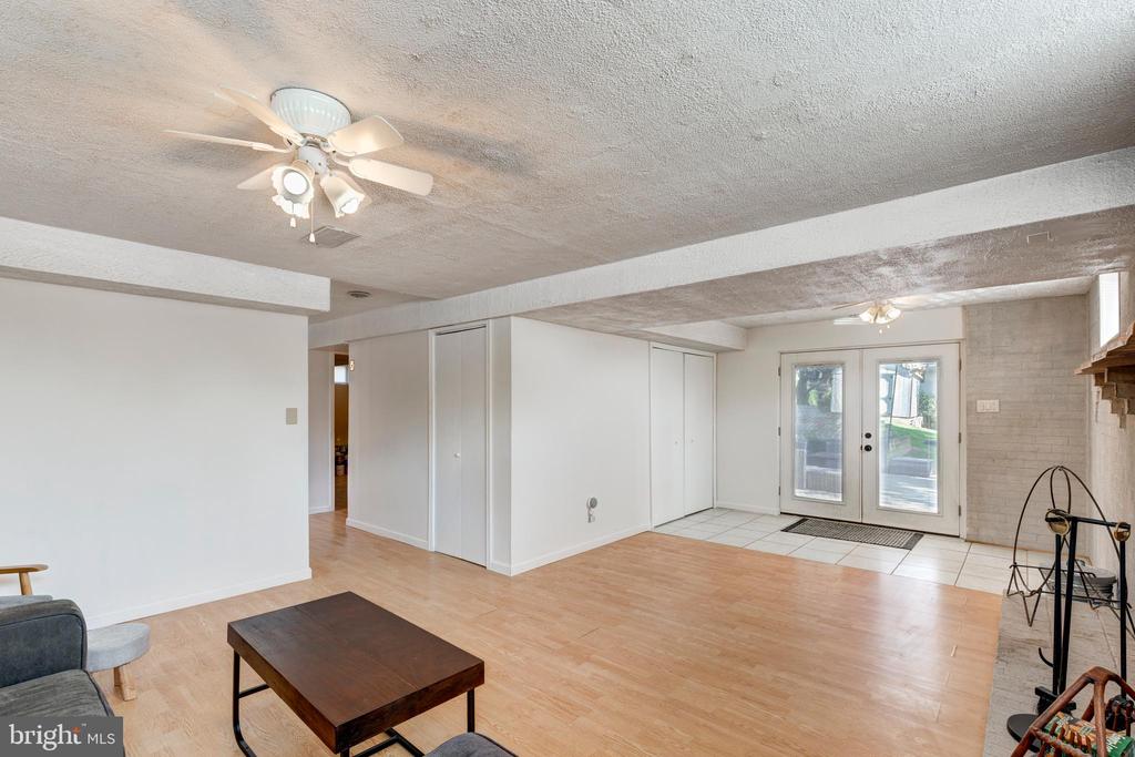 2404 SHAWNEE DRIVE