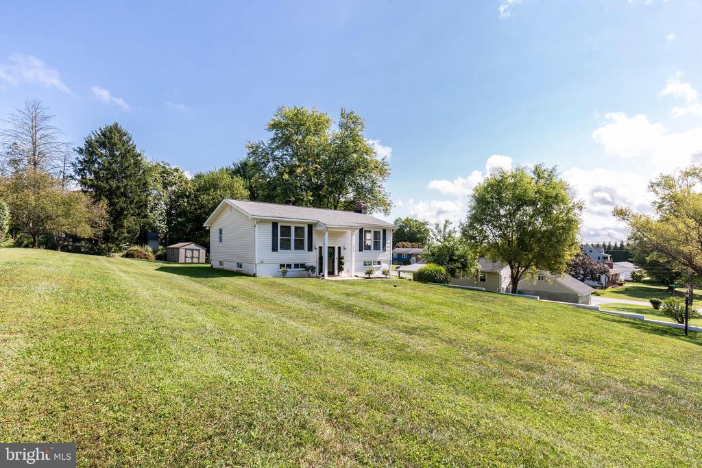 2404 SHAWNEE DRIVE