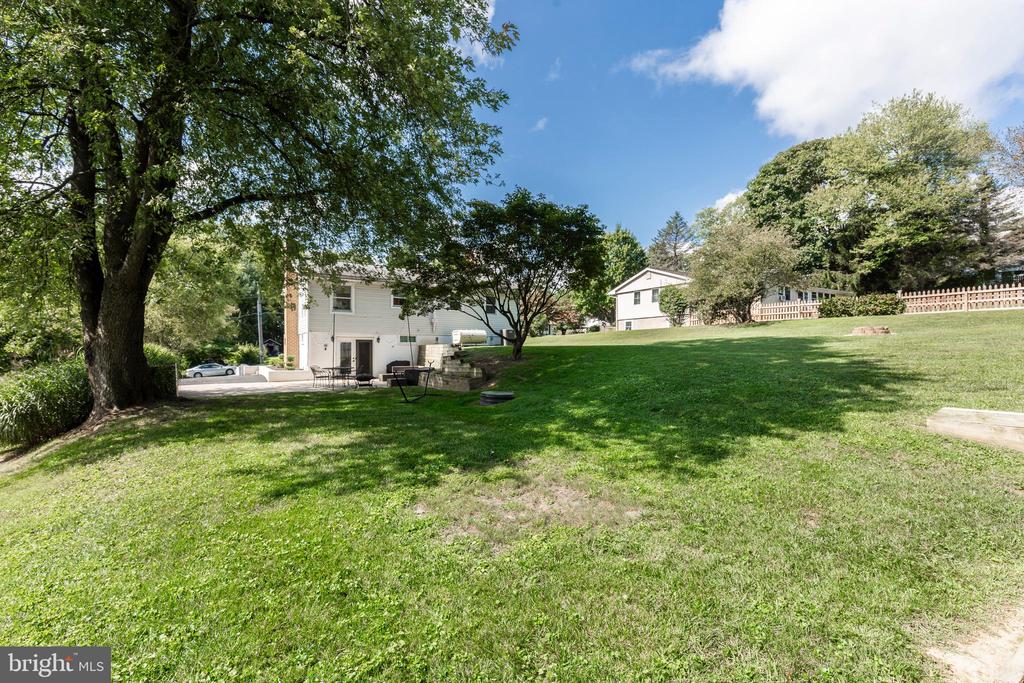 2404 SHAWNEE DRIVE
