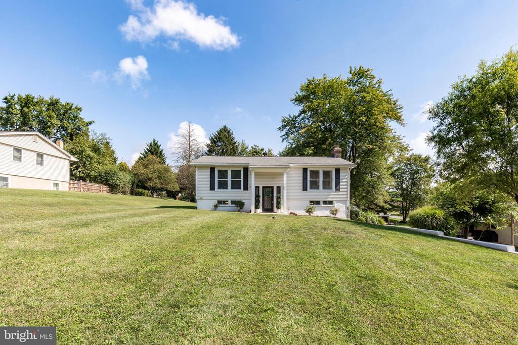2404 SHAWNEE DRIVE