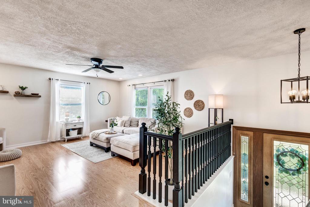 2404 SHAWNEE DRIVE