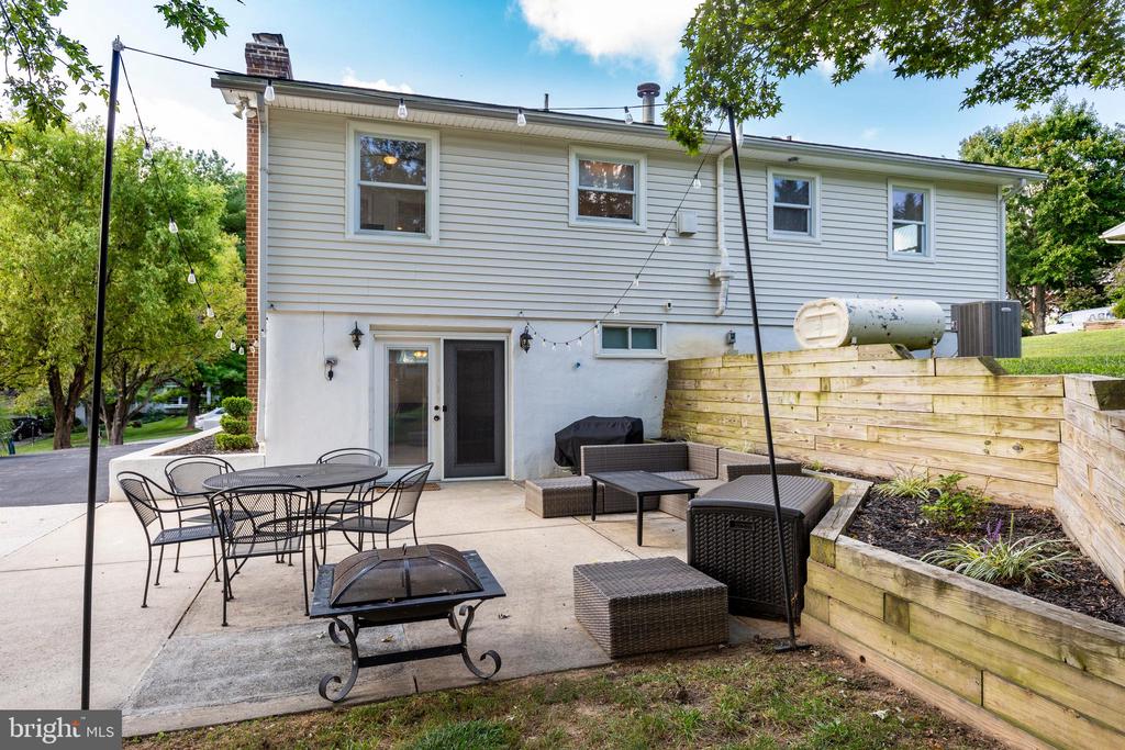2404 SHAWNEE DRIVE