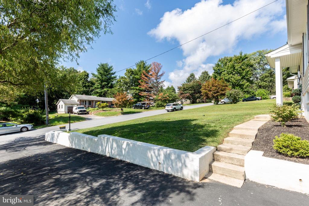 2404 SHAWNEE DRIVE
