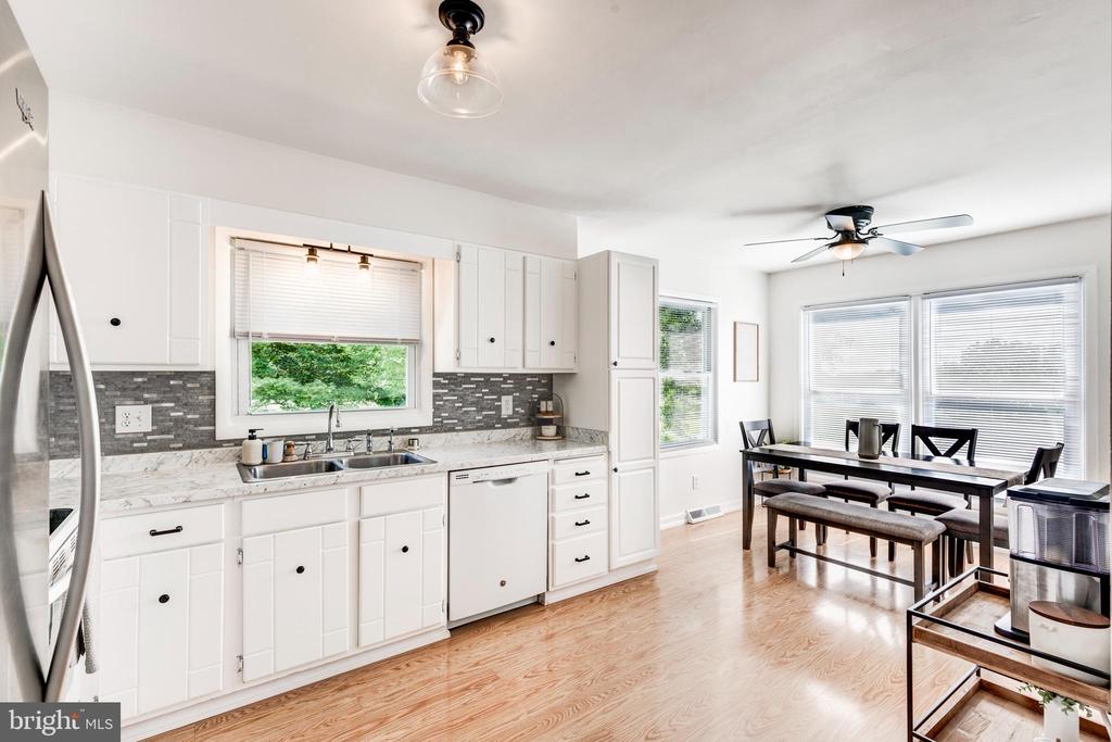 2404 SHAWNEE DRIVE