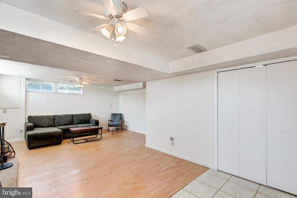 2404 SHAWNEE DRIVE