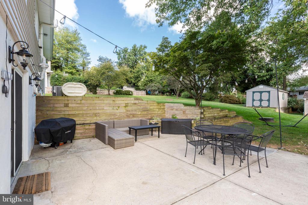 2404 SHAWNEE DRIVE