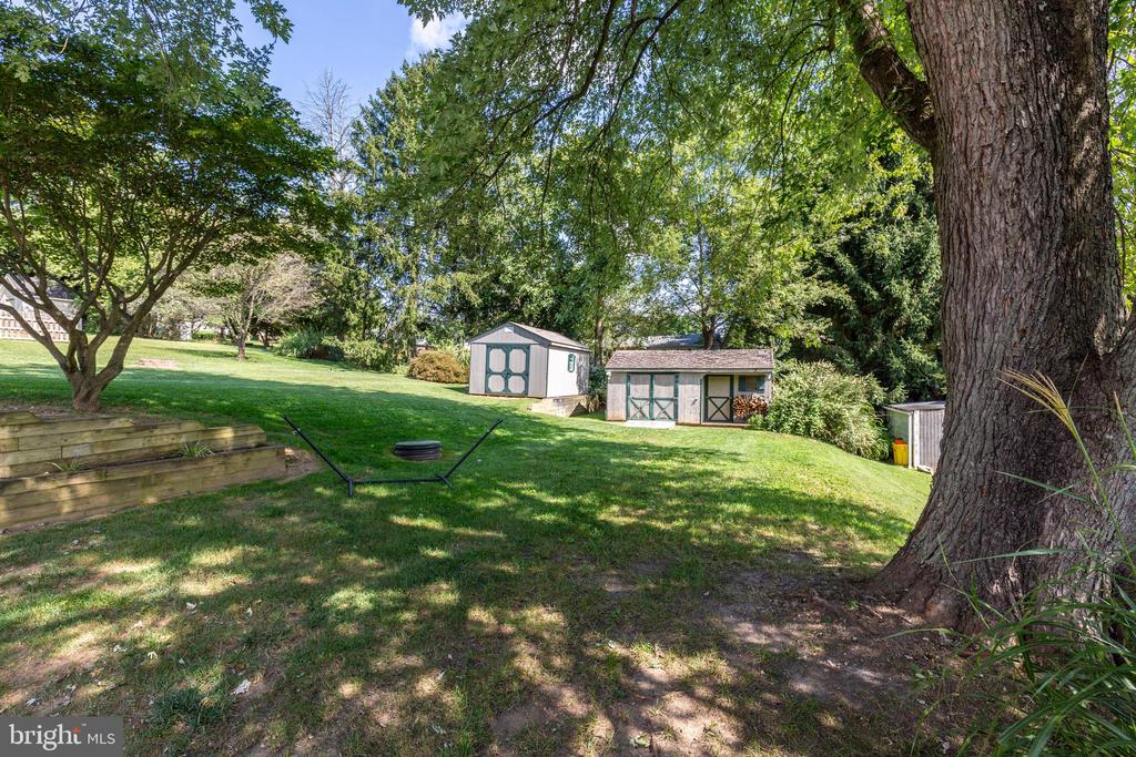 2404 SHAWNEE DRIVE