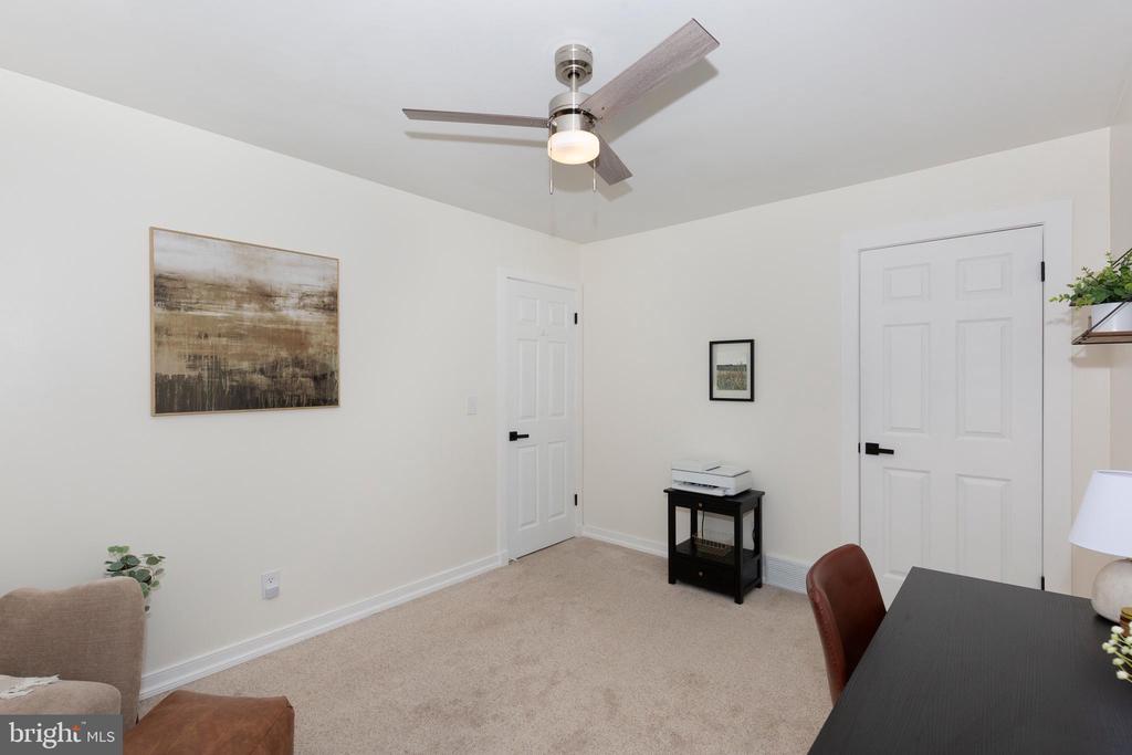 2404 SHAWNEE DRIVE