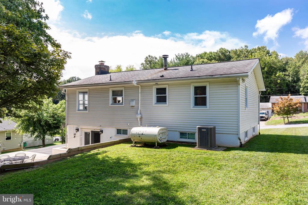 2404 SHAWNEE DRIVE