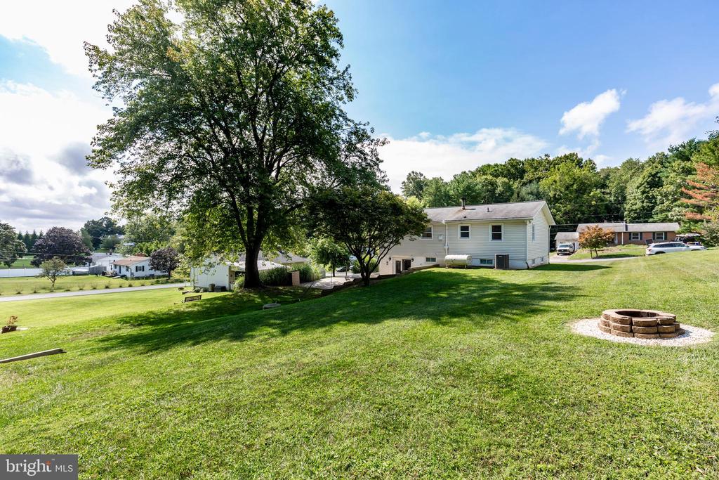 2404 SHAWNEE DRIVE