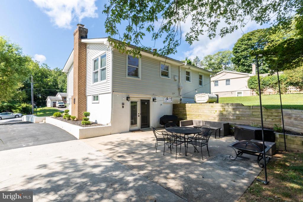 2404 SHAWNEE DRIVE