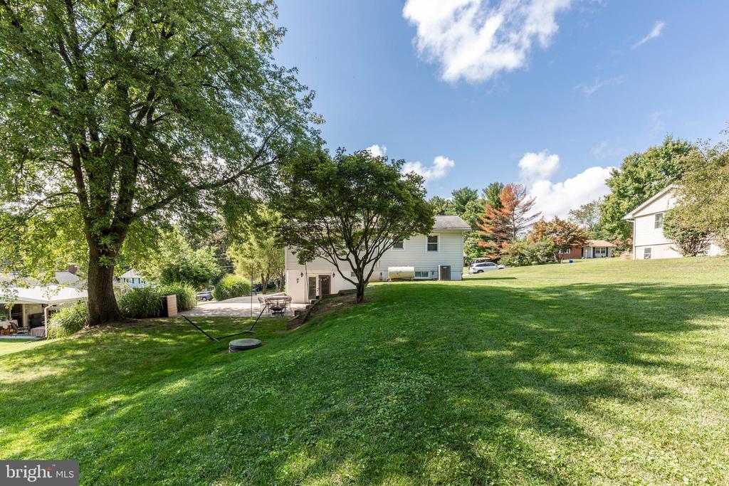 2404 SHAWNEE DRIVE