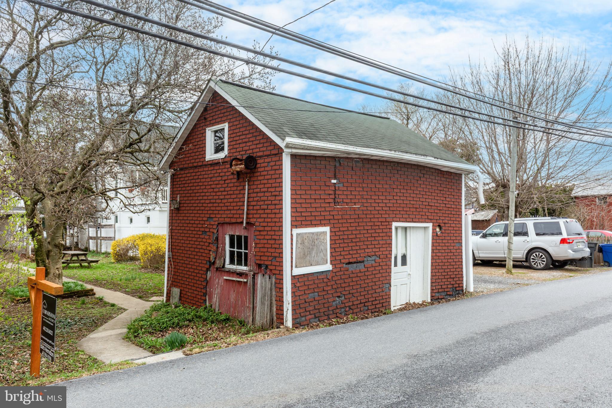3221 MAIN STREET