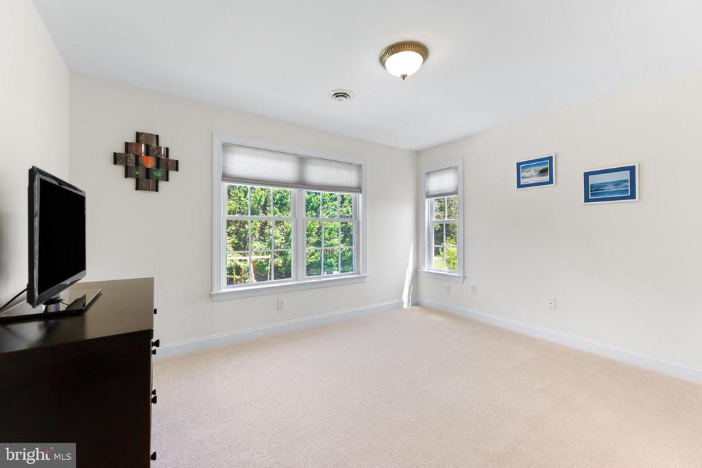 425 CHINQUAPIN DRIVE