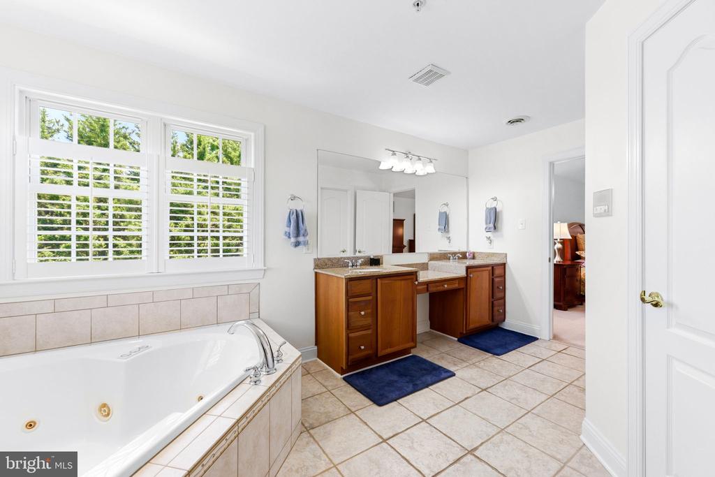 425 CHINQUAPIN DRIVE