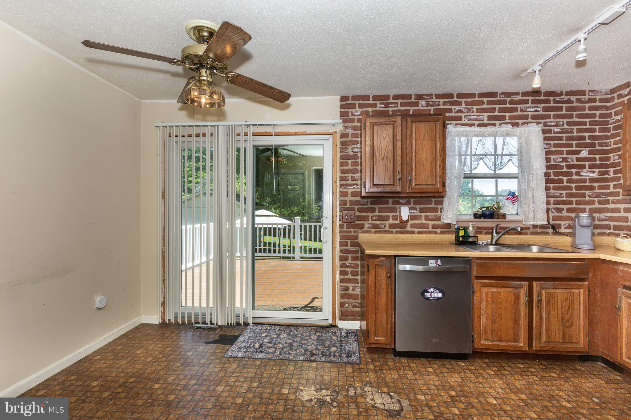 909 BLACK SPRUCE LANE
