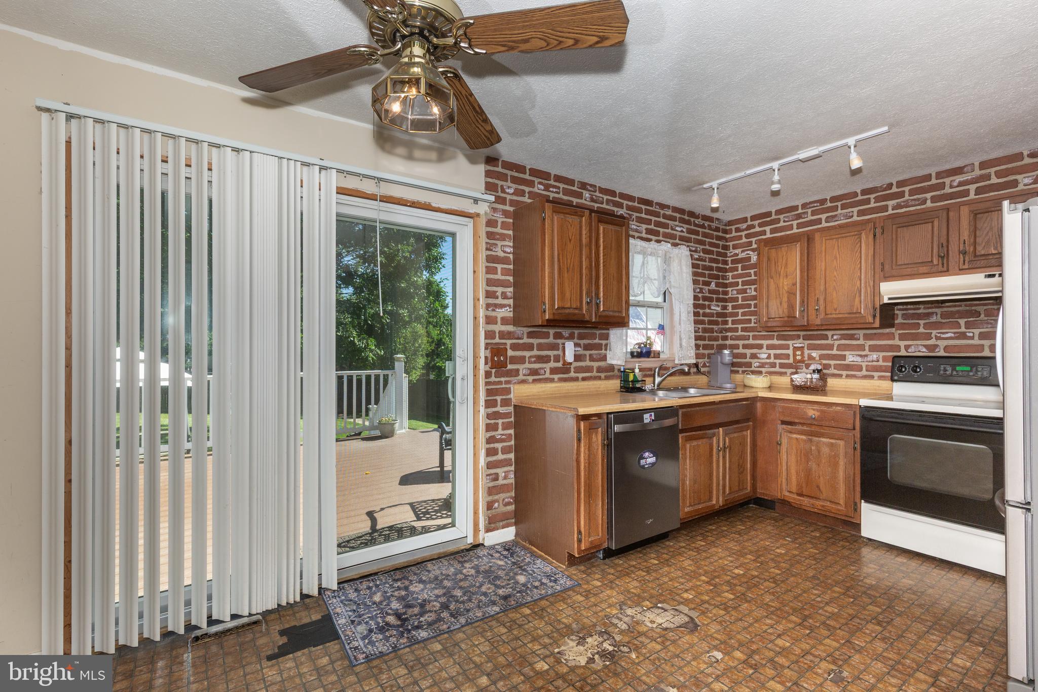 909 BLACK SPRUCE LANE