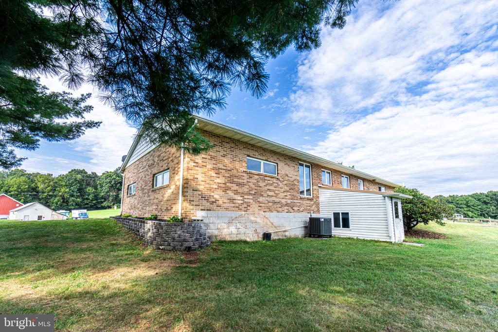 946 STONE ROAD