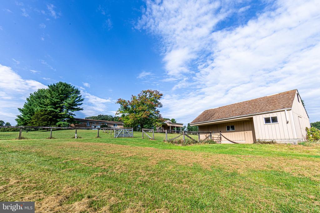 946 STONE ROAD