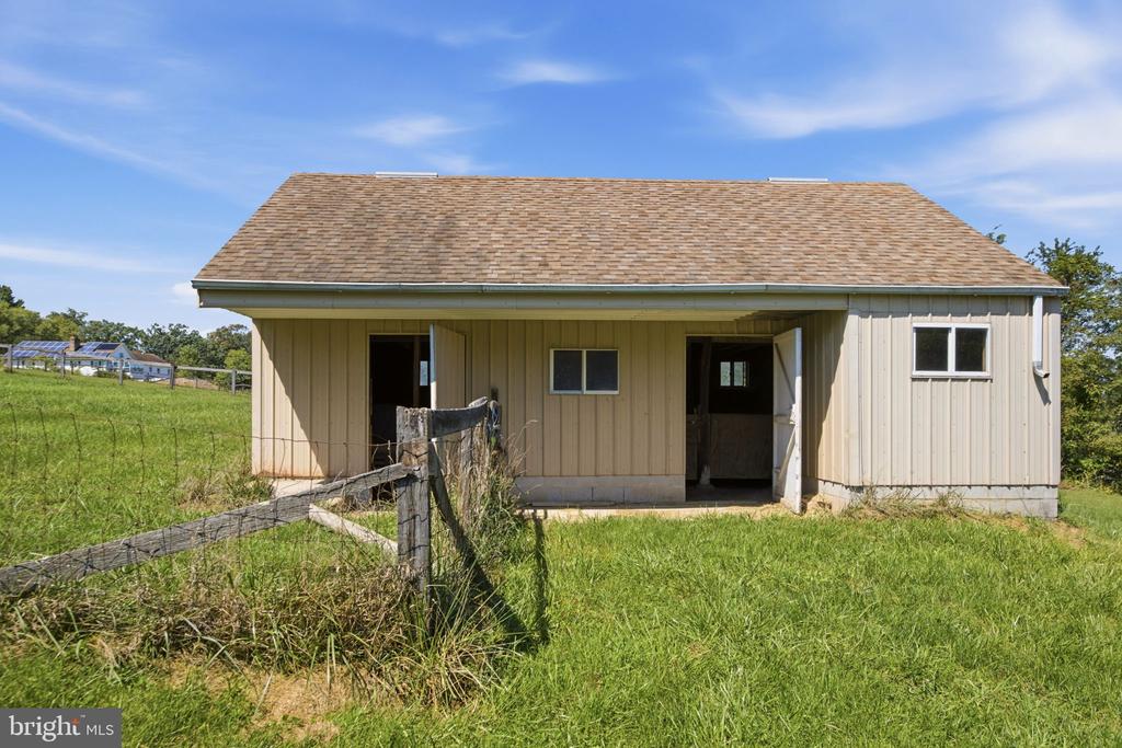 946 STONE ROAD