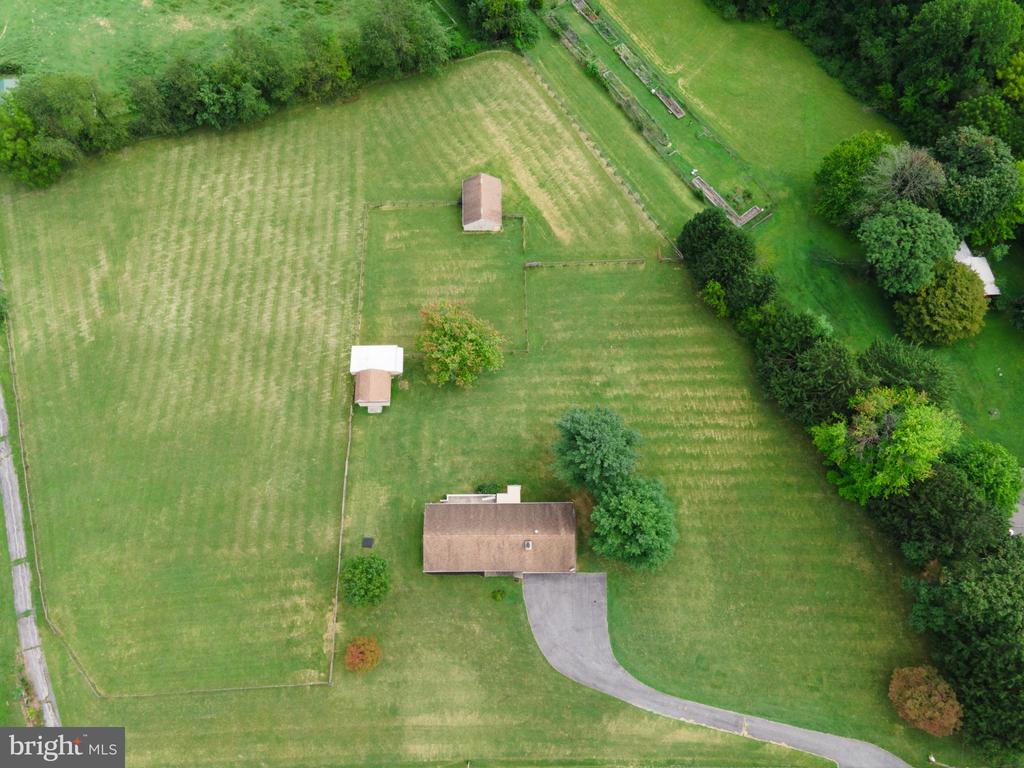 946 STONE ROAD