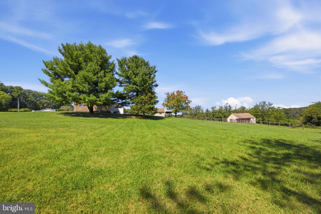 946 STONE ROAD