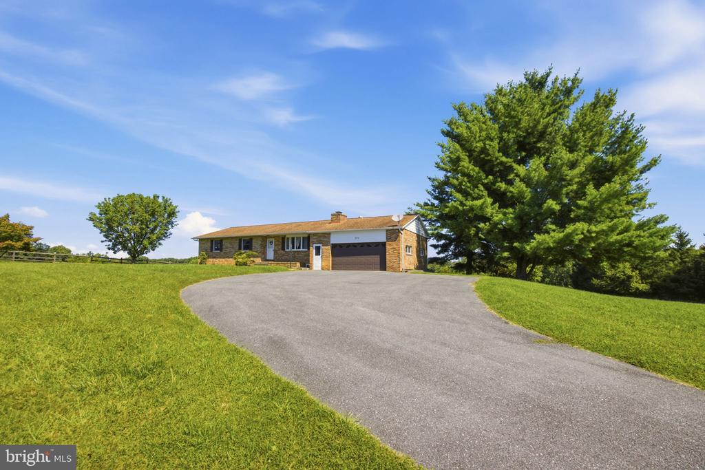 946 STONE ROAD