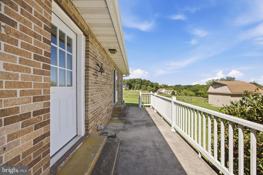 946 STONE ROAD