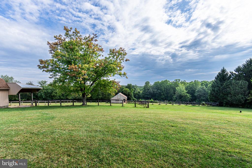 946 STONE ROAD