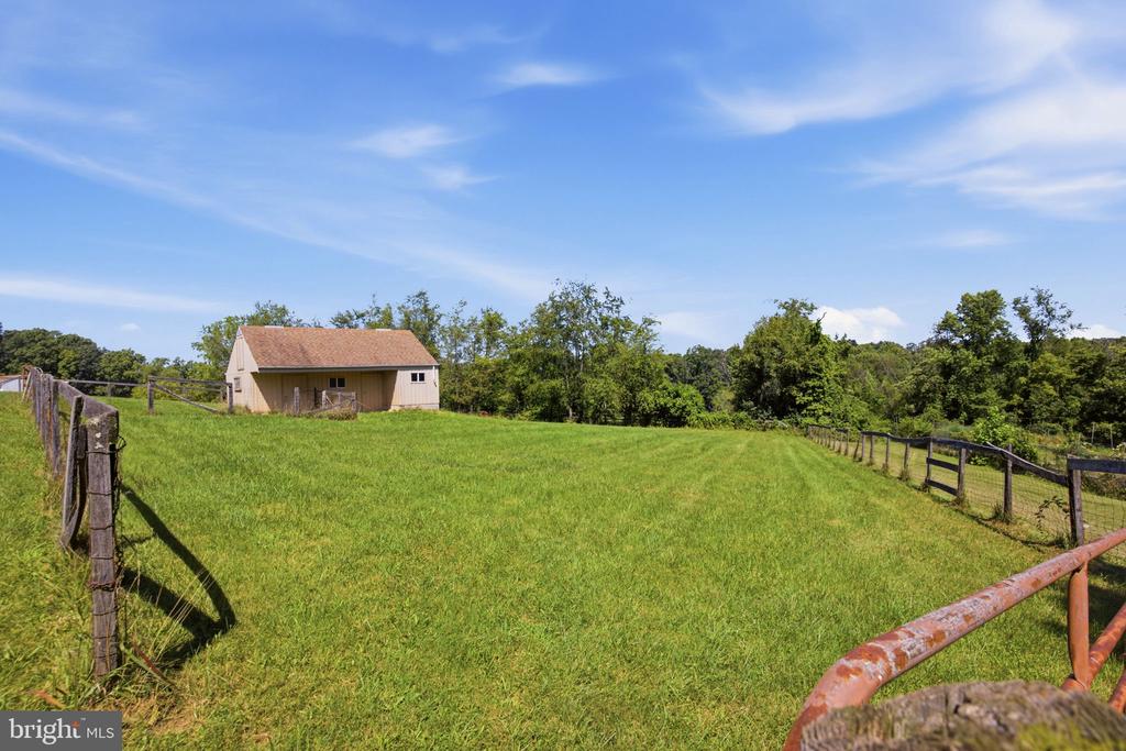 946 STONE ROAD