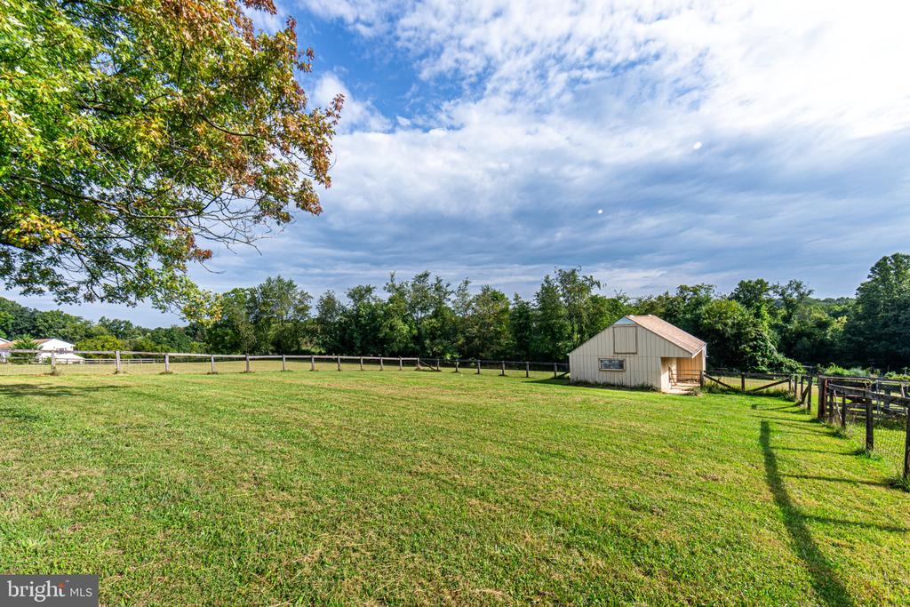946 STONE ROAD