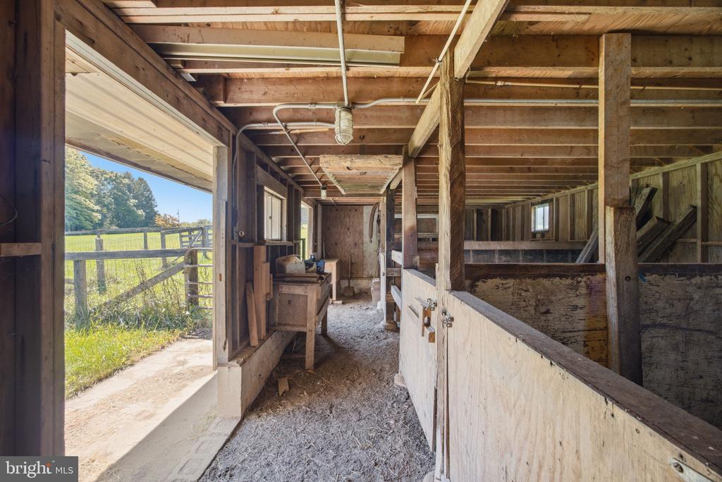946 STONE ROAD
