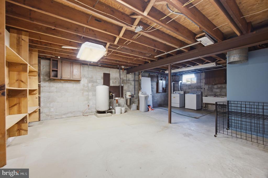 946 STONE ROAD
