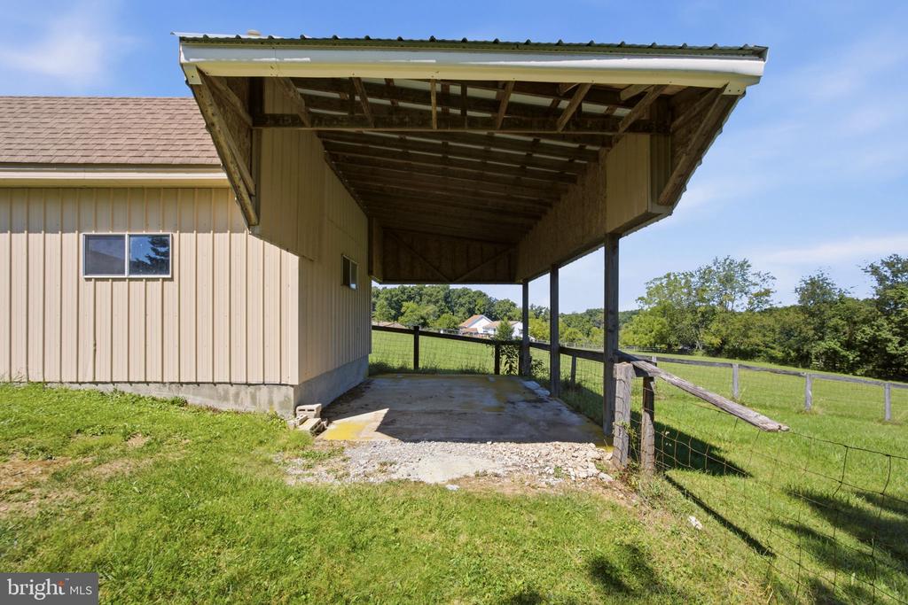946 STONE ROAD