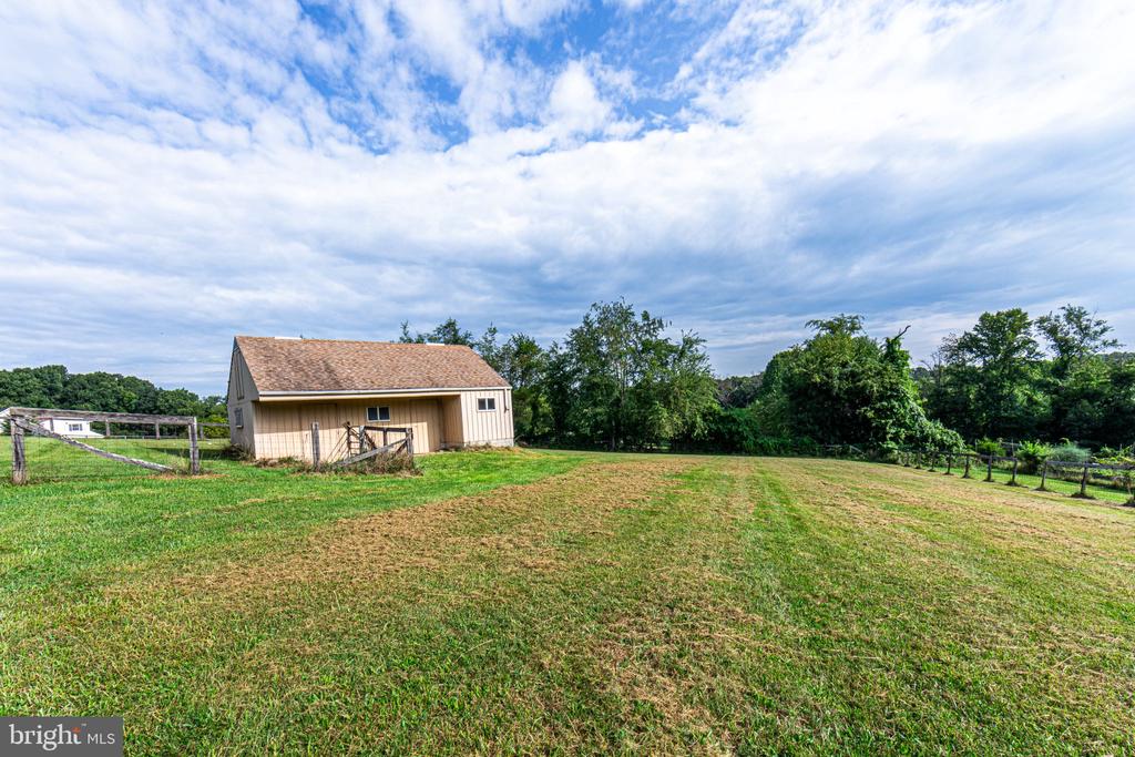 946 STONE ROAD
