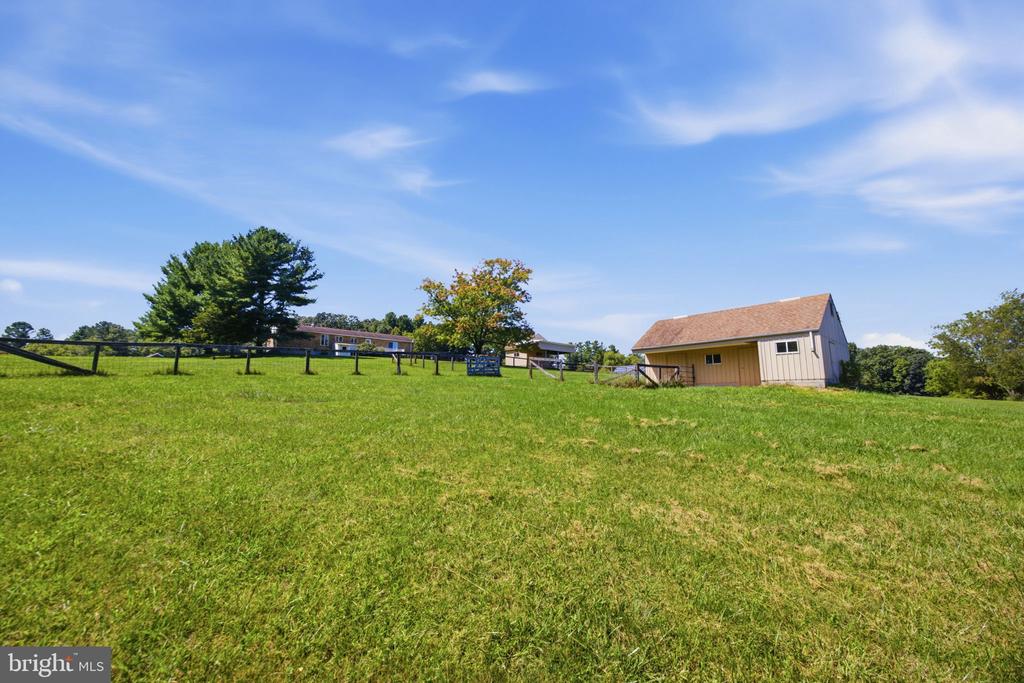 946 STONE ROAD