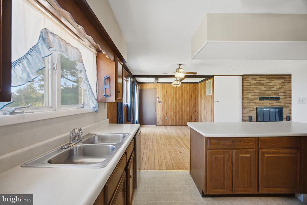 946 STONE ROAD